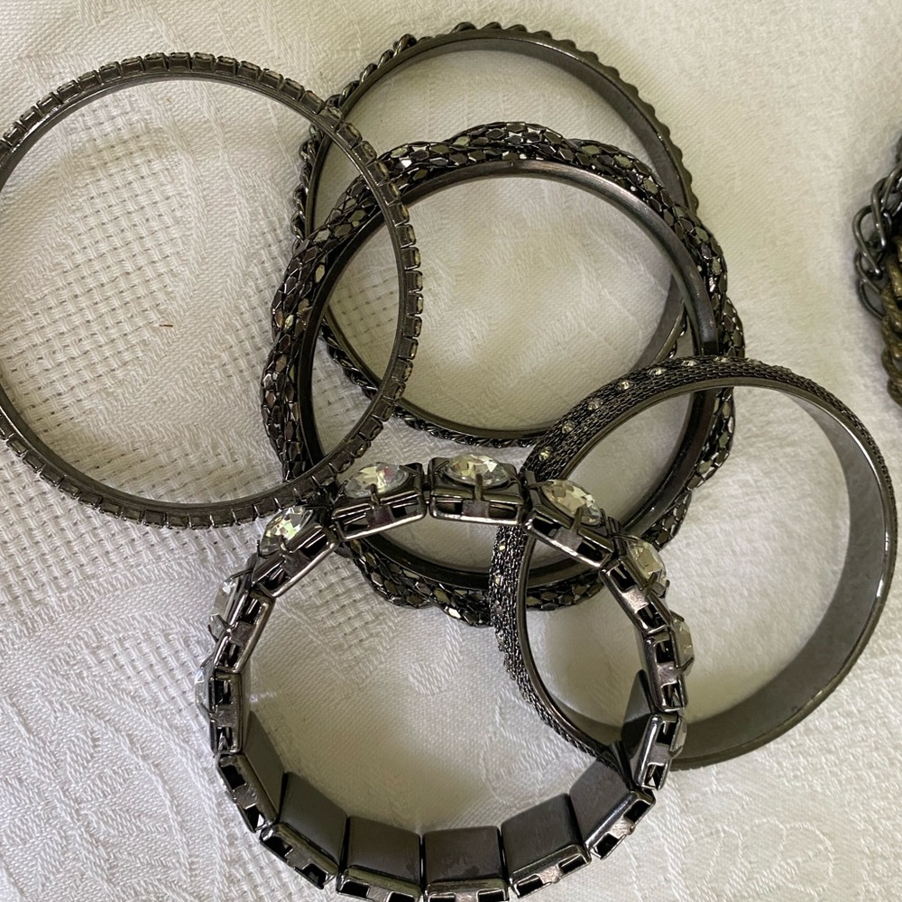 Assorted Necklaces And Bracelets Bundle - image 7